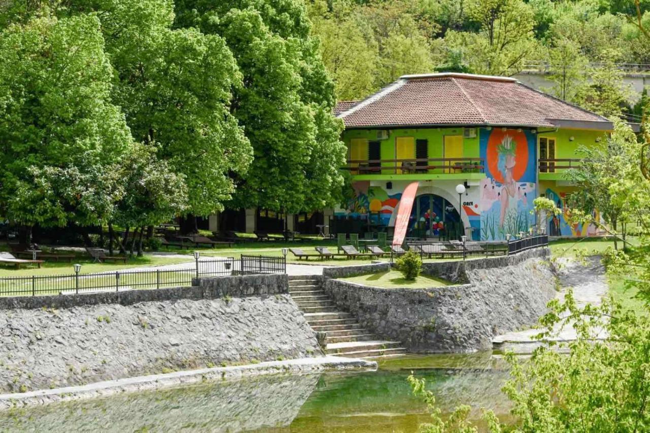 Jazina Hotel Требине Екстериор снимка