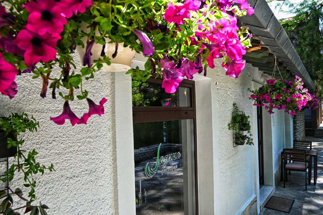 Jazina Hotel Требине Екстериор снимка