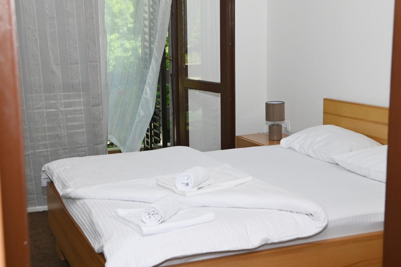 Jazina Hotel Требине Екстериор снимка