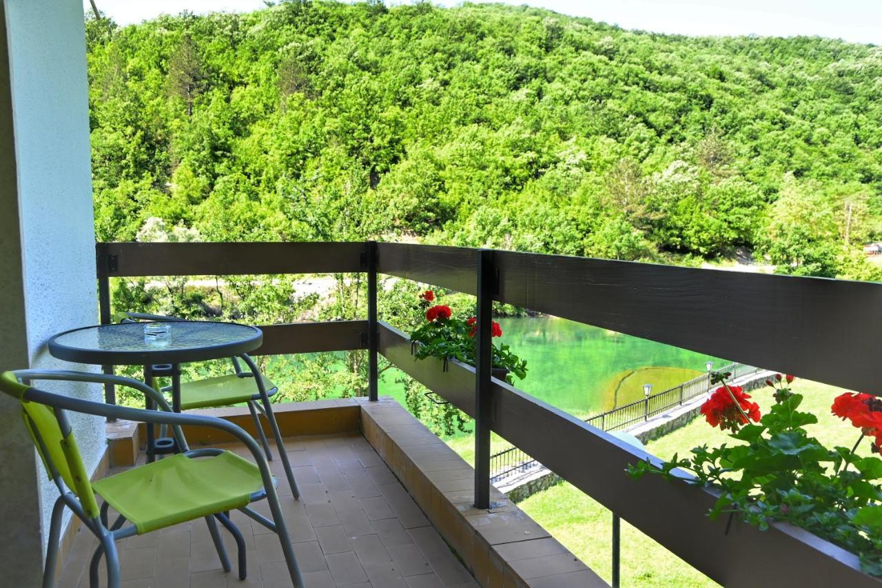 Jazina Hotel Требине Екстериор снимка