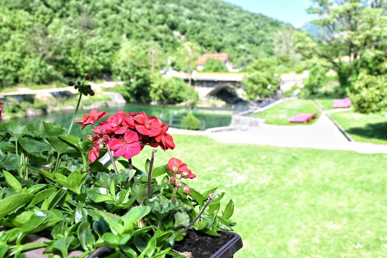 Jazina Hotel Требине Екстериор снимка