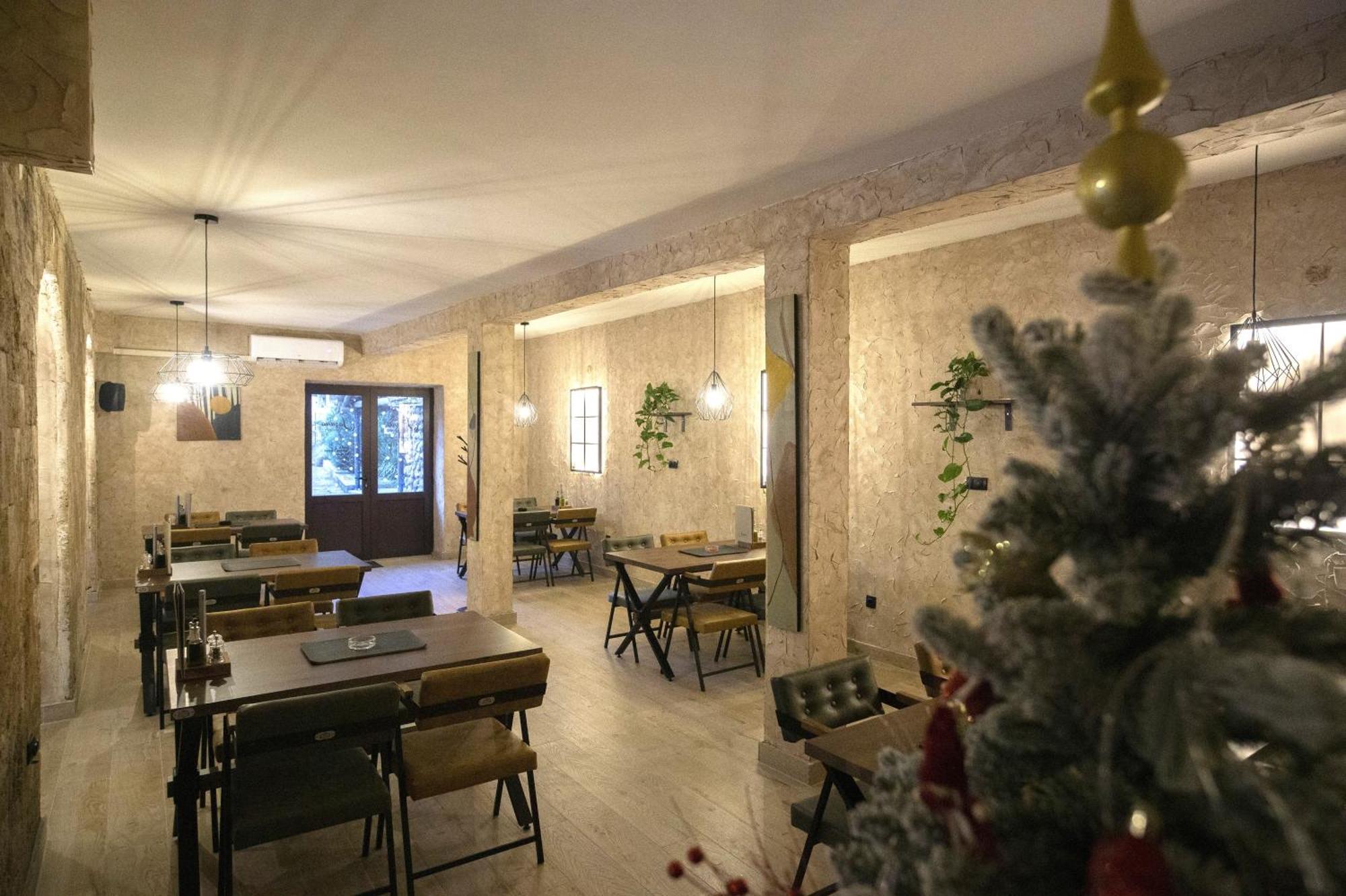 Jazina Hotel Требине Екстериор снимка