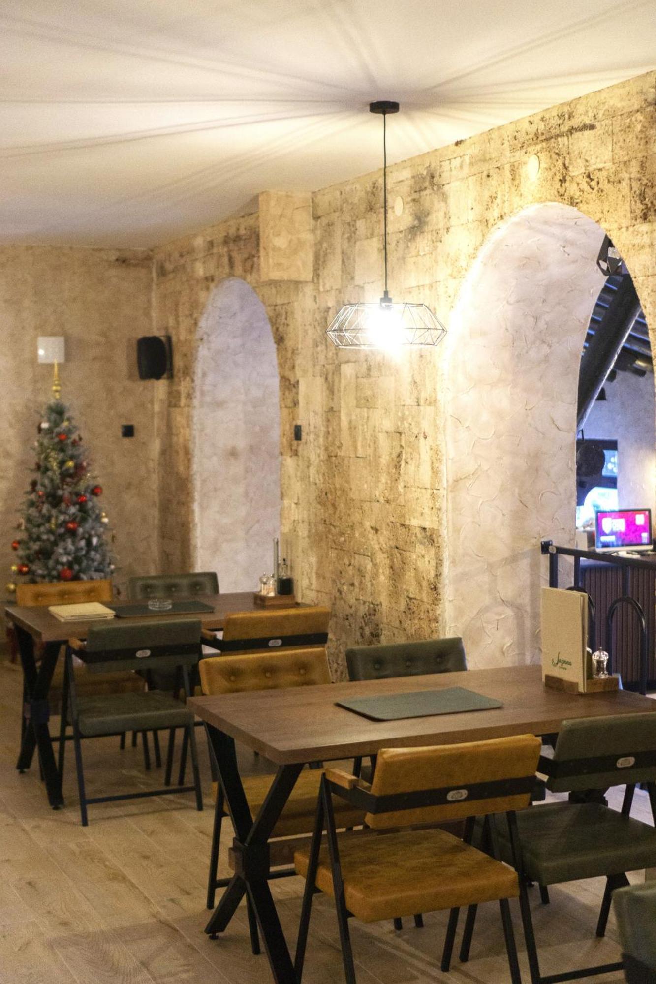 Jazina Hotel Требине Екстериор снимка