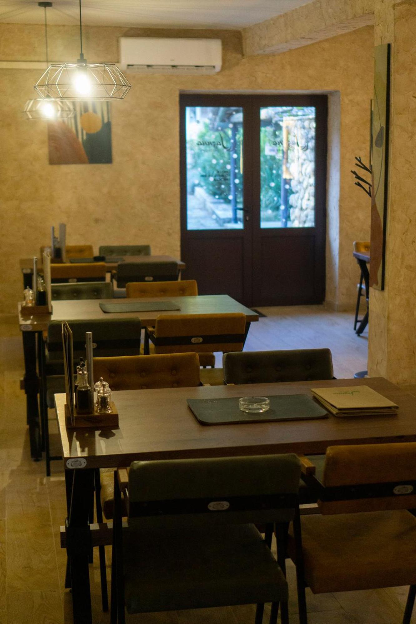 Jazina Hotel Требине Екстериор снимка
