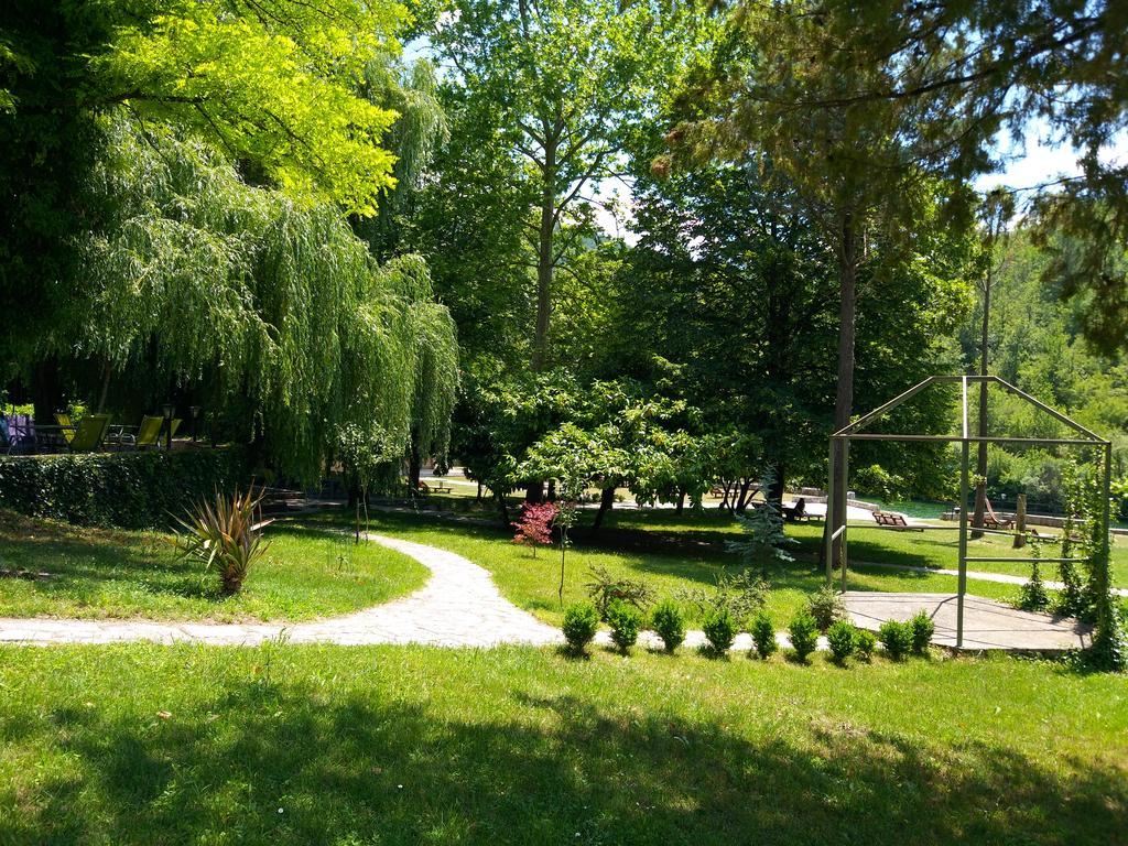 Jazina Hotel Требине Екстериор снимка